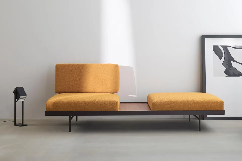 Кушетка Puri Daybed With Walnut Table в жёлтой обивке, Innovation Living, в интерьере, со столиком