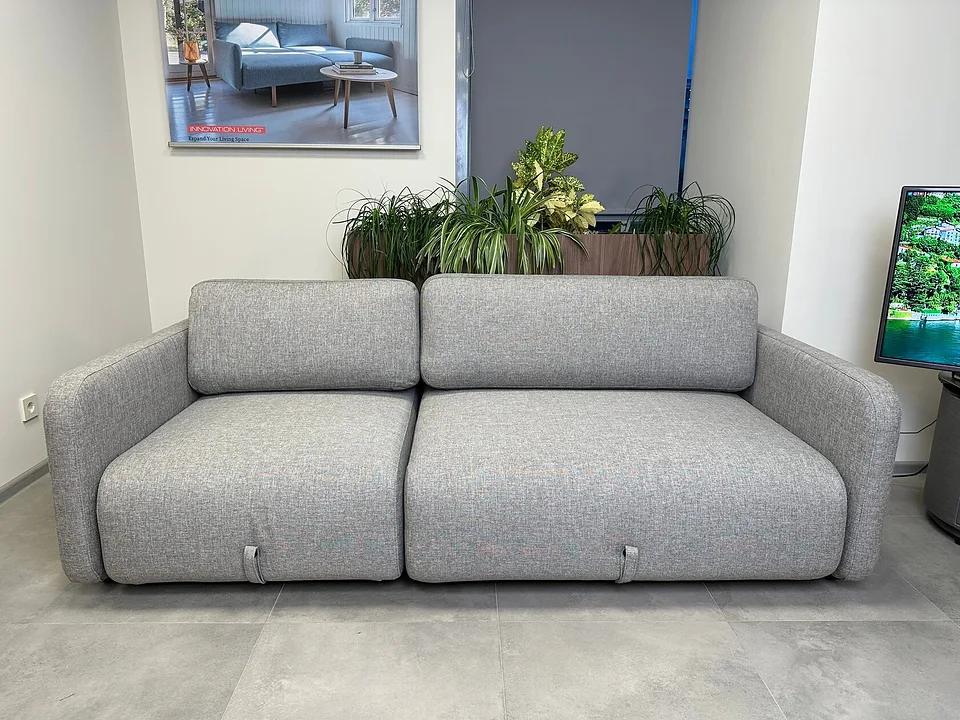 Диван-кровать Vogan, Innovation Living, в серой ткани Mixed Dance Grey 521 в салоне, вид спереди: два раздельных сиденья с тканевыми петлями, две подушки спинки, округлые подлокотники