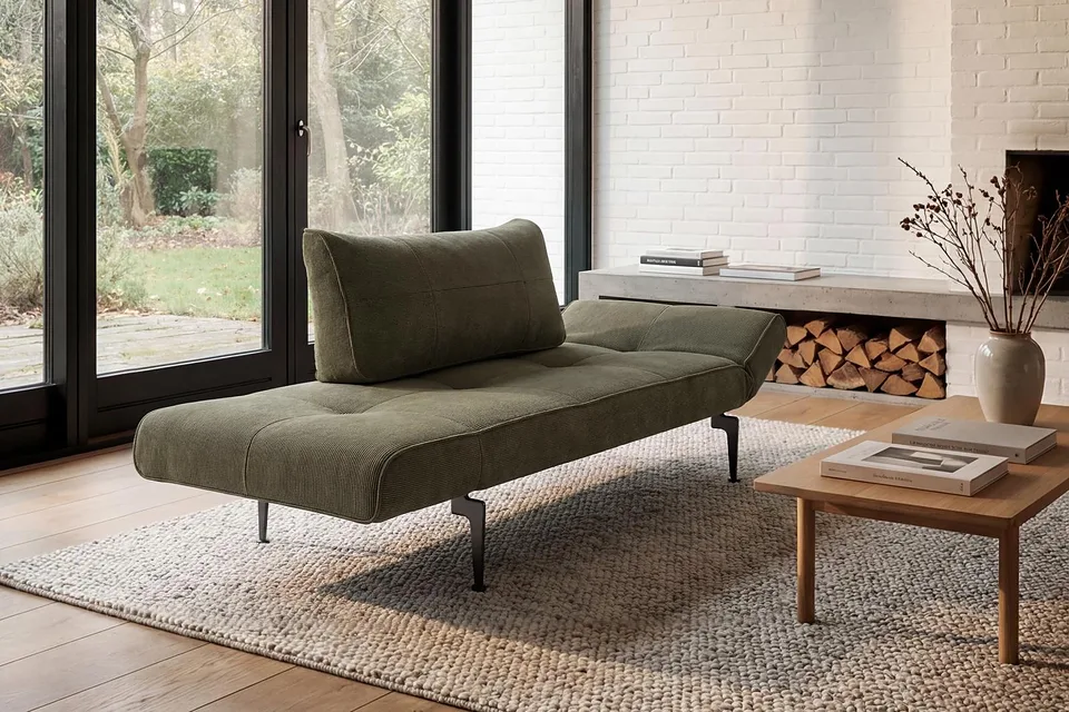 Zeal Laser Daybed, Innovation Living, в интерьере — та же серия, другая модель (ножки Laser)