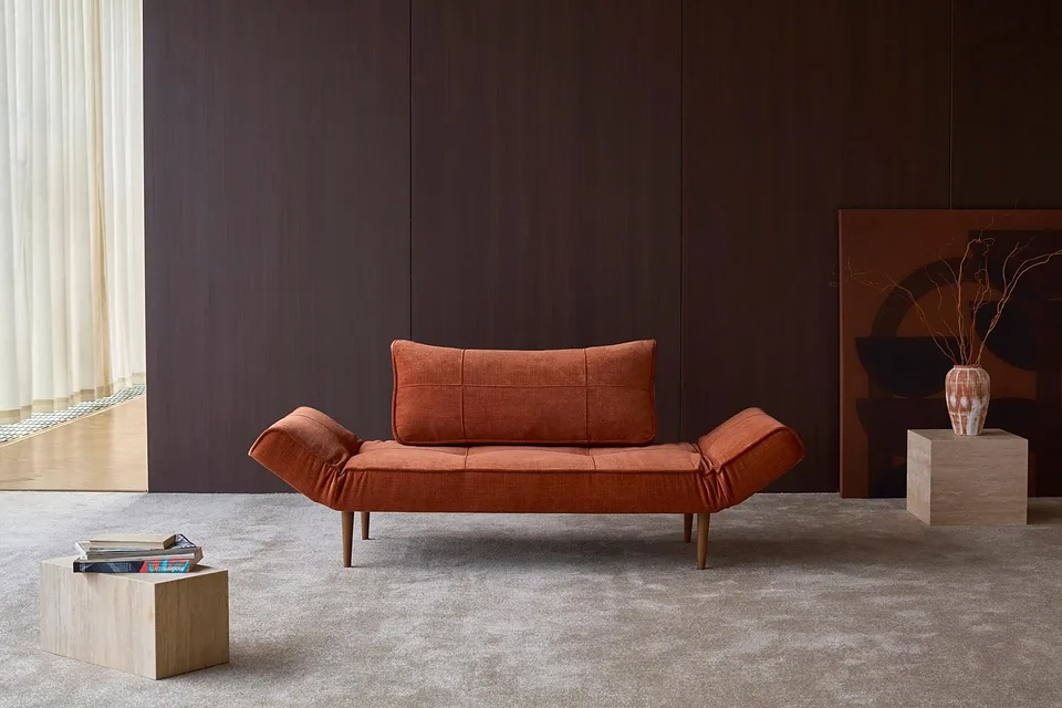 Zeal Styletto Daybed, Innovation Living, в интерьере — та же серия, другая модель (ножки Styletto)